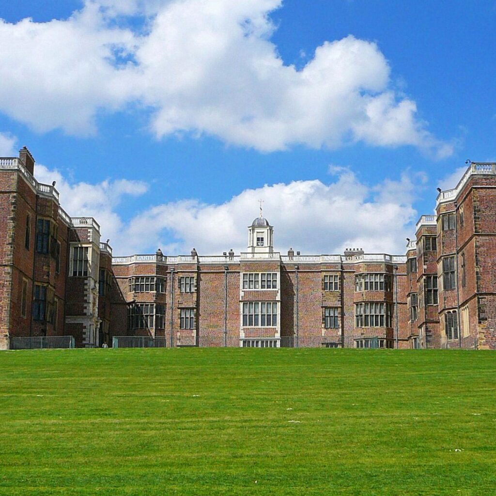 Join us for a relaxed summer get-together during the summer holidays with a picnic at Temple Newsam 🎉